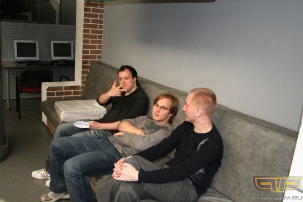 Crafter ищет что-то в районе своего носа Crafter ищет что-то в районе своего носа