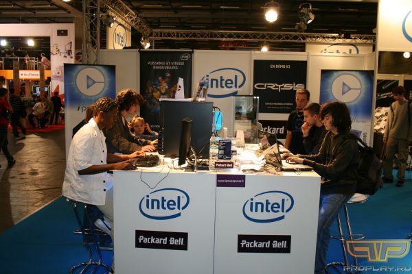 Шоу-матч лицом к лицу, клинок к клинку Шоу-матч лицом к лицу, клинок к клинку