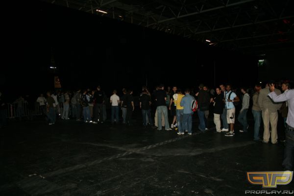 Очередь... не за колбасой, а на финальную игру в дисциплине Counter-Strike FeMale Очередь... не за колбасой, а на финальную игру в дисциплине Counter-Strike FeMale