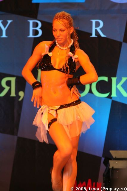 В этой галерее будет много девушек! В этой галерее будет много девушек!