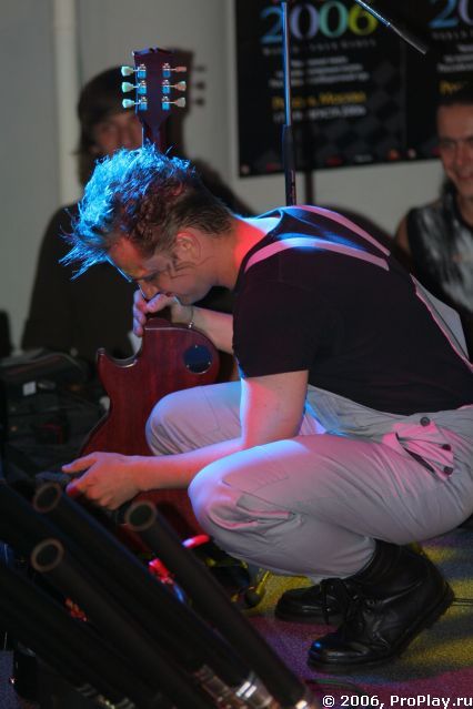 Достаем гитару... Достаем гитару...