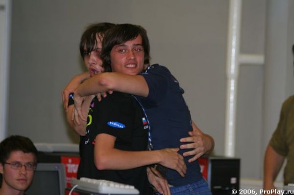 - Ой, Света смотрит? - Ой, Света смотрит?