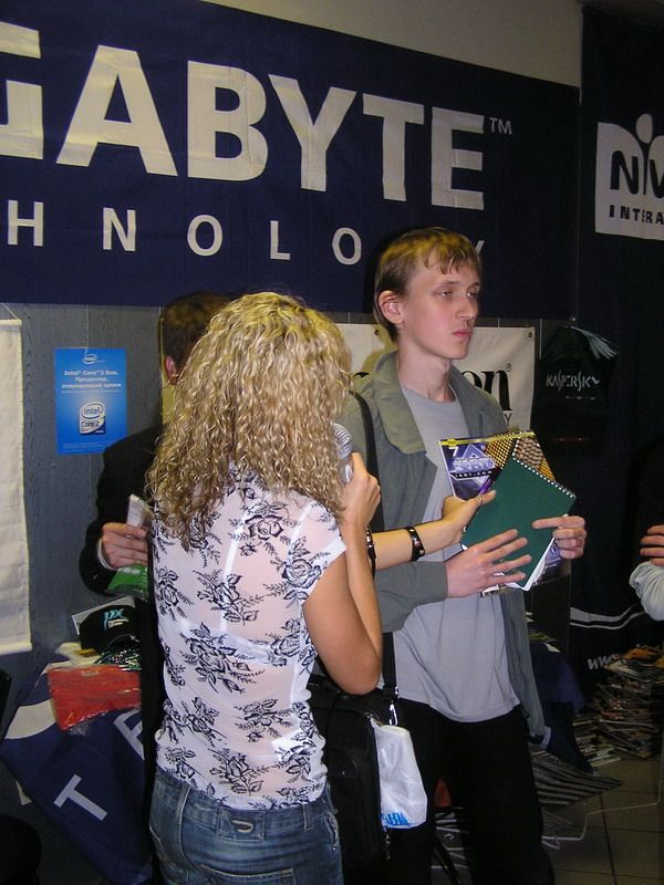 Скажите, как его зовут? Со-ни-к! Скажите, как его зовут? Со-ни-к!