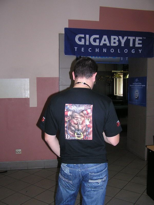 Менеджер (?) клана OTD, запомните его хорошенько. Кстати, именно он предоставил нам фотографии. Спасибо =) Менеджер (?) клана OTD, запомните его хорошенько. Кстати, именно он предоставил нам фотографии. Спасибо =)