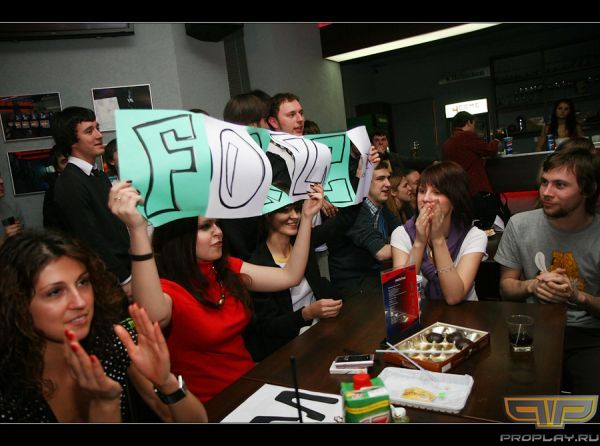 Стол супертелок, кто-то по ошибке захватил букву M Стол супертелок, кто-то по ошибке захватил букву M