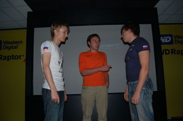 Я слежу за тобой - стоит тебе чихнуть, и я буду рядом вытирать тебе нос Я слежу за тобой - стоит тебе чихнуть, и я буду рядом вытирать тебе нос