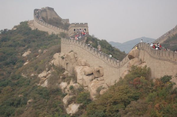 Сказали, что стену строили в горах потому, что ближе было транспортировать камень. А не потому, что сложнее врагам штурмовать. Сказали, что стену строили в горах потому, что ближе было транспортировать камень. А не потому, что сложнее врагам штурмовать.