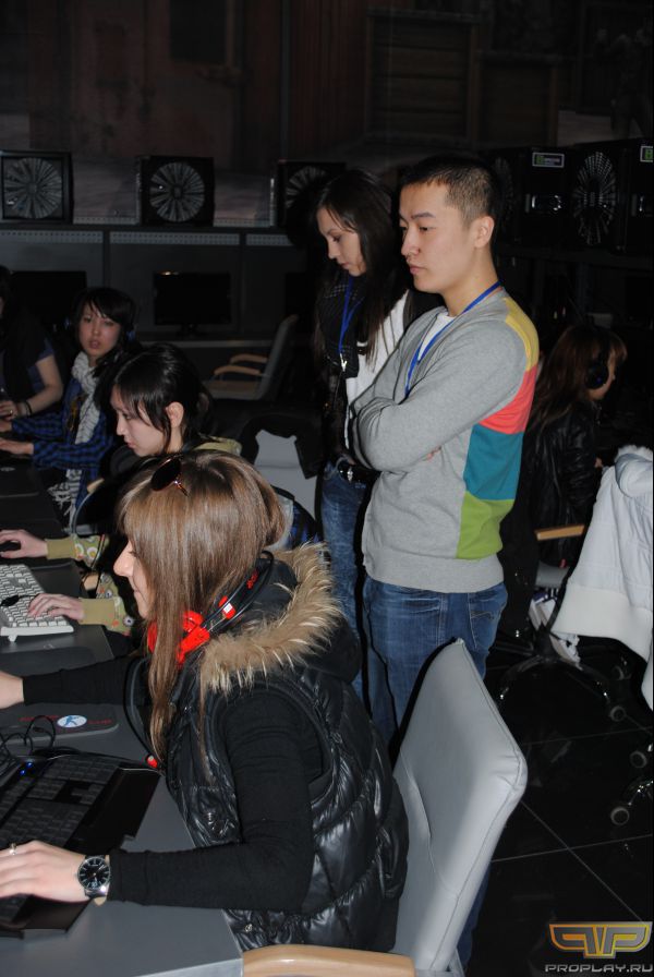 Никель следит за игрой казахстанской команды Никель следит за игрой казахстанской команды