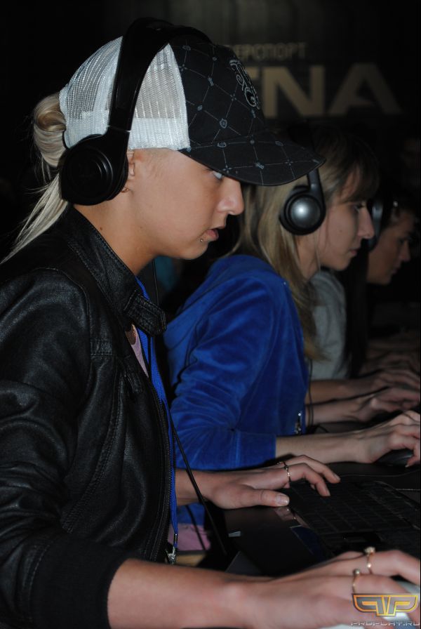 Девушка из EYESports Девушка из EYESports