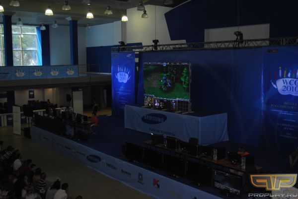 Сцена, вид со второго этажа Сцена, вид со второго этажа