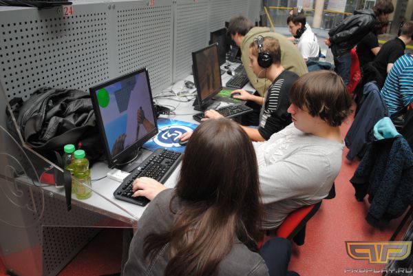 Dosia разыгрывается на странных картах) Dosia разыгрывается на странных картах)