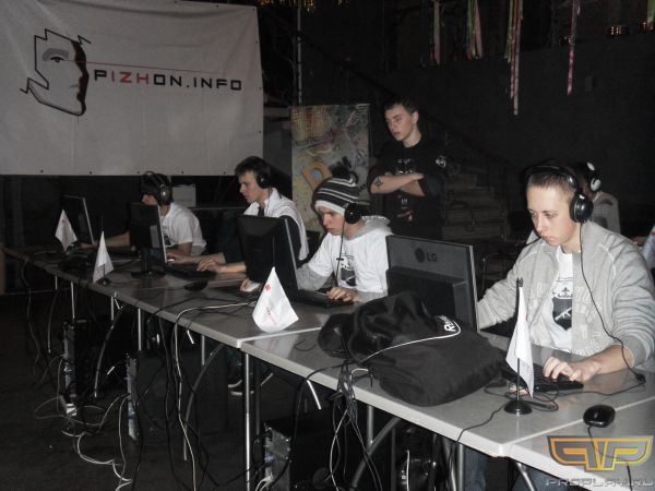 Alpari  в четвертьфинале  Alpari  в четвертьфинале