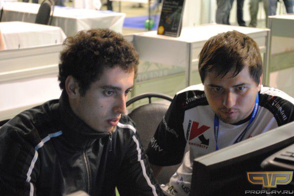 Titan и Bruce обсуждают матч Titan и Bruce обсуждают матч