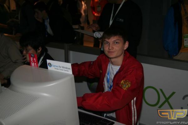 Довольный Роберт после победы над Zeus'ом. Мы в него верлили, и предрекали победу, а вы? =) Довольный Роберт после победы над Zeus'ом. Мы в него верлили, и предрекали победу, а вы? =)