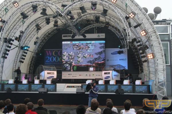 Вот она - мечта геймеров: сыграть на сцене на финале WCG. Вот она - мечта геймеров: сыграть на сцене на финале WCG.