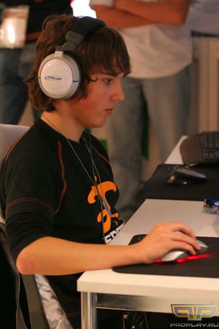 Cypher играет против Fox-а Cypher играет против Fox-а