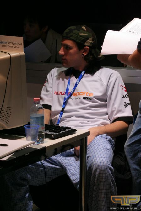 Socrates честно признался, что испытывает проблемы с чистой одеждой Socrates честно признался, что испытывает проблемы с чистой одеждой