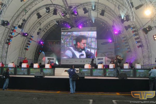 Общий вид на сцену Общий вид на сцену