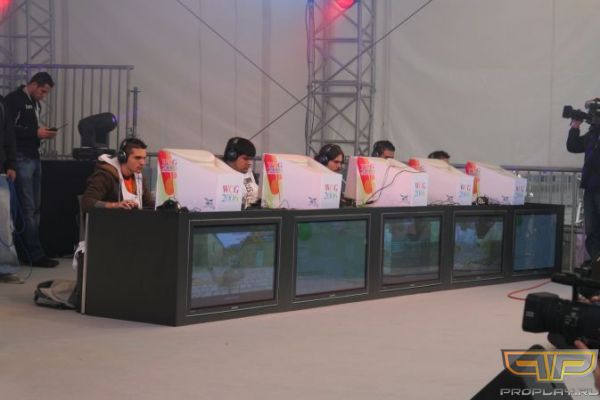 В правом - x6tence В правом - x6tence