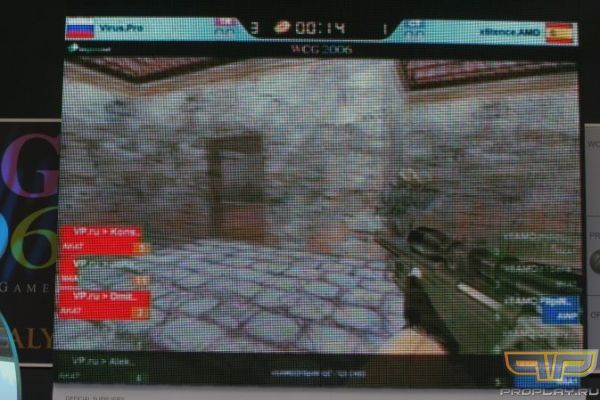 За игрой удобно следить с помощью большого экрана За игрой удобно следить с помощью большого экрана