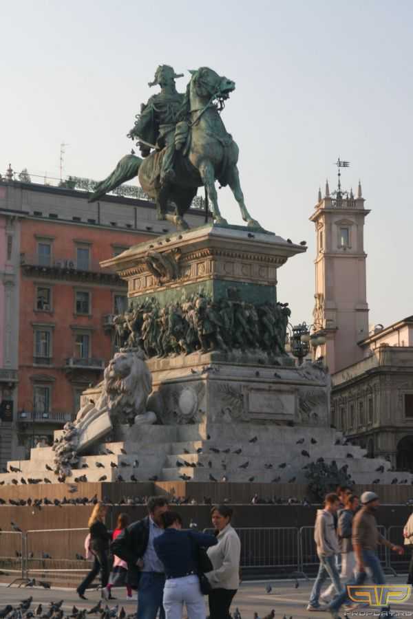 На площади Duomo На площади Duomo